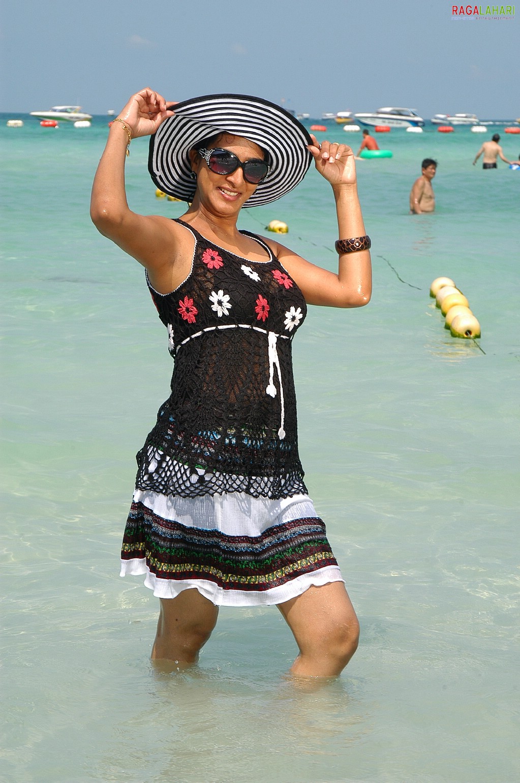 Telugu Character Artish Surekha Vani Hot Sexy Armpit Surekha Vani Hot Sexy Beach Boobs Cleavage