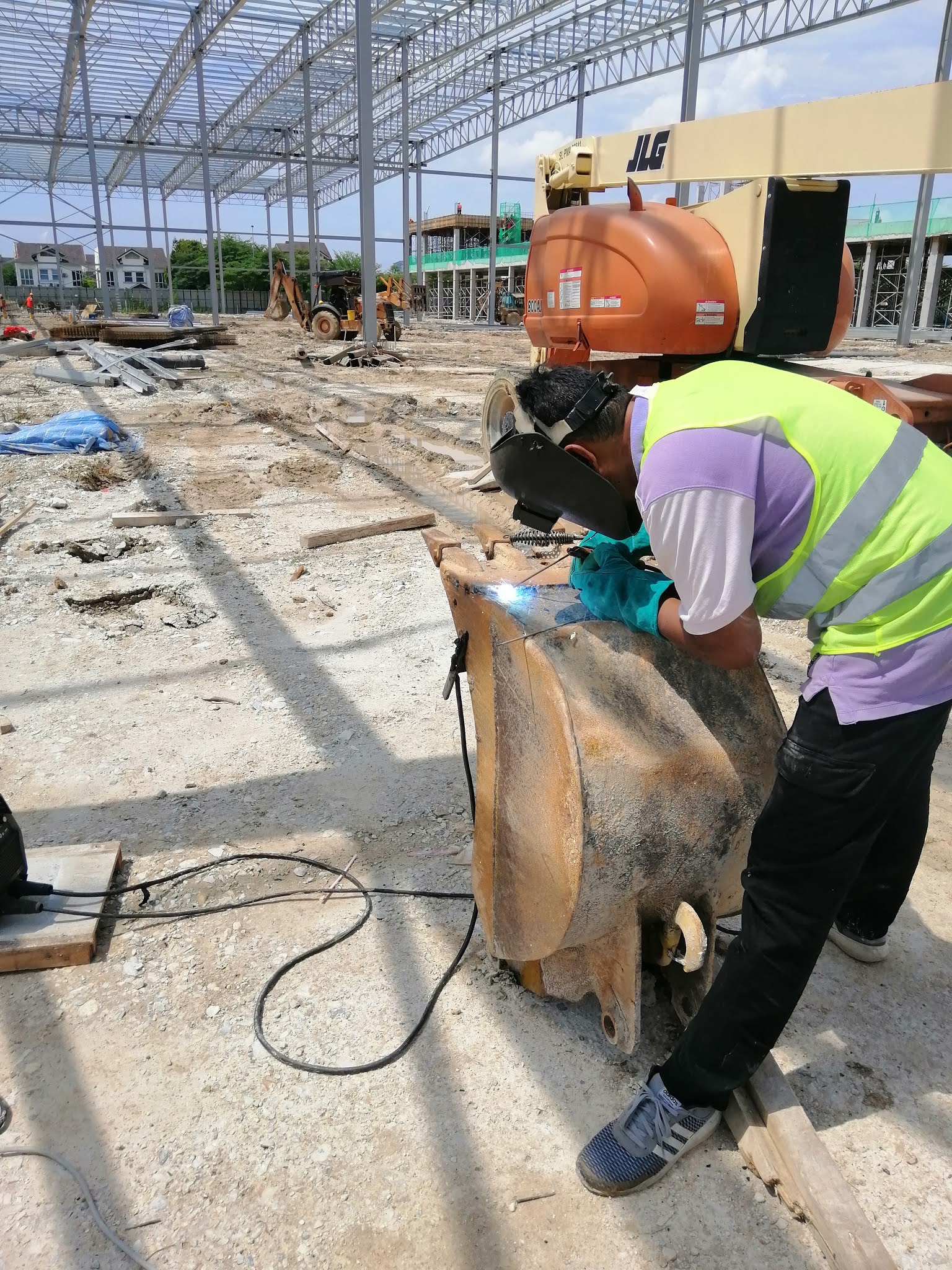 MN TIG ENGINEERING Jcb / Case Bucket Weld Repair