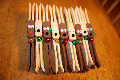 Boston Baby Mama: Get Crafty: Clothespin Reindeer Ornaments