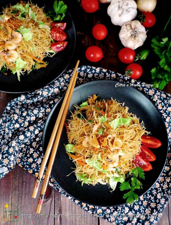 Indonesian Fried Vermicelli / Bihun goreng kecap. This is one simple and common recipe how to cook vermicelli in Indonesia, fried vermicelli with sweet soy sauce or Bihun goreng kecap. İt's fast and simple way to enjoy vermicelli noodles in any time, morning to night. #indonesian #asian #noodle #vermicellinoodle #shrimps #seafoodnoodle