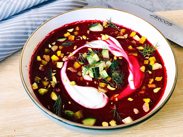 Gazpacho de remolacha con picatostes