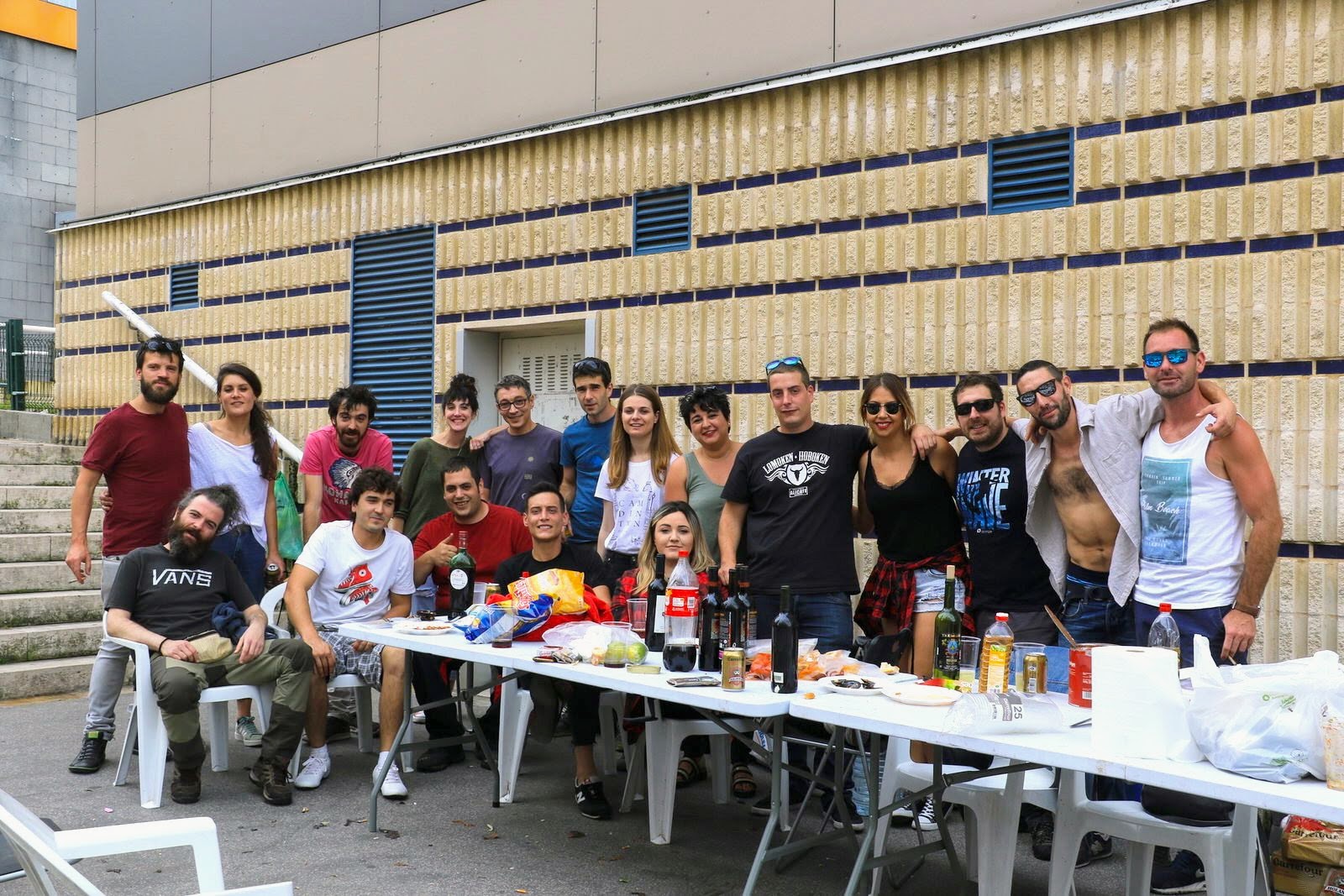 Beurko Bagatza se entrega a la gastronomía en un caluroso sábado de fiestas