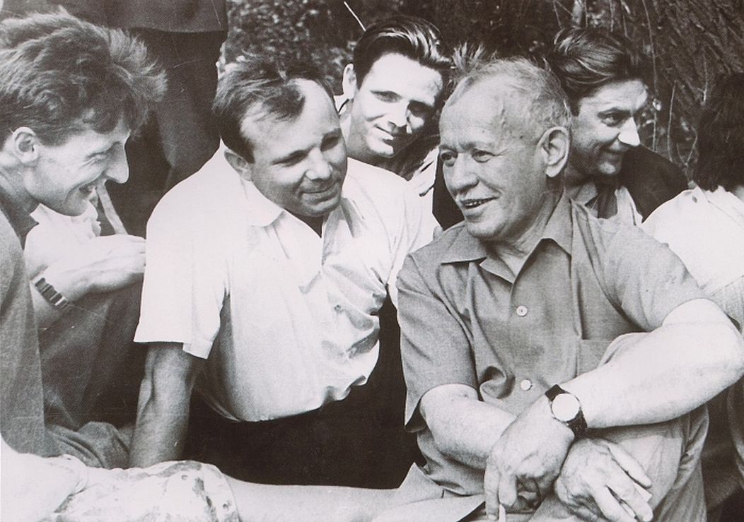 Шолохов на берегу дона Шолохов на берегу дона