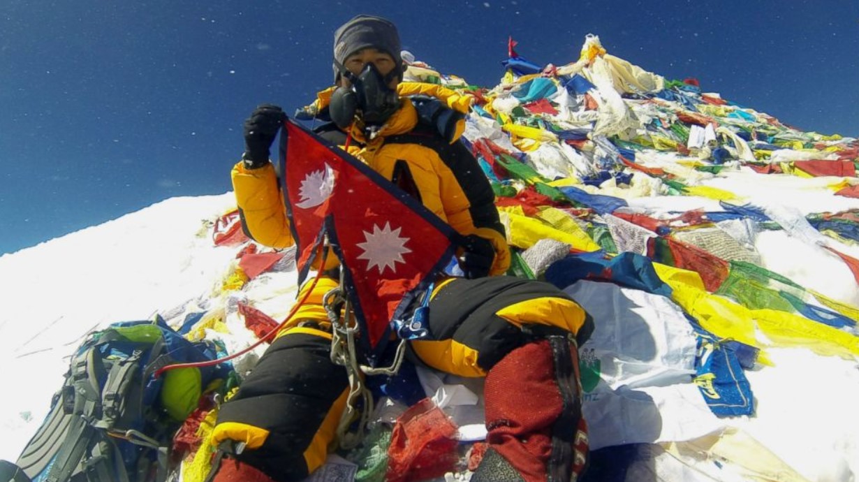 Everest Tour The climax of the highest peak thus climbing Everest