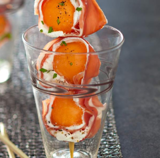 Brochettes de melon au fromage frais et jambon de Bayonne