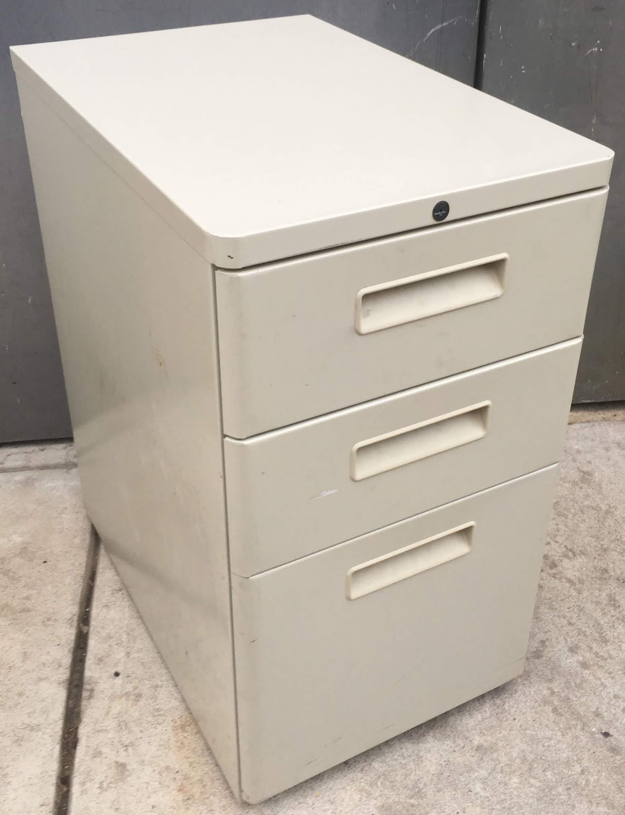 Uhuru Furniture & Collectibles 3 Drawer File without Key 25 SOLD