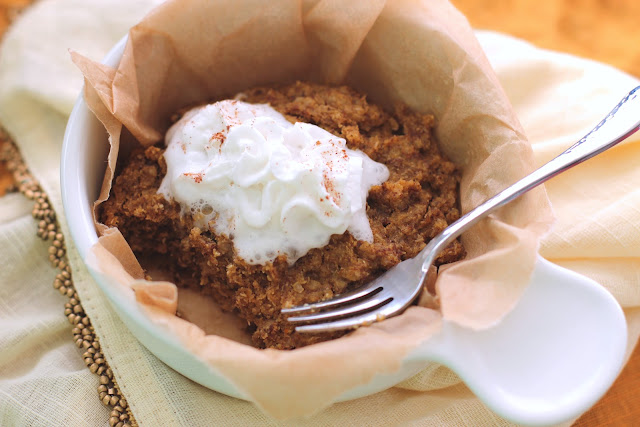 Looking for a tasty dessert for breakfast? Try this healthy Single-Serving Pumpkin Quinoa Flake Microwave Muffin! It's sugar free, gluten free, and vegan!