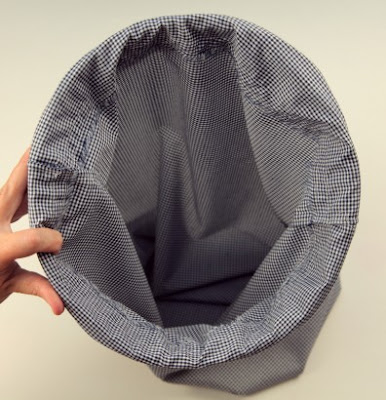 MANOS A LA OBRA: COMO HACER UNA CESTA PARA ROPA CON UNA FONDA DE ALMOHADA