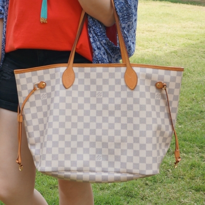 Away From Blue  Aussie Mum Style, Away From The Blue Jeans Rut: 30 Ways To  Wear: Louis Vuitton Neverfull in Damier Azur (#30Wears)