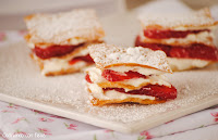 Mil hojas de wantun con fresas y crema de mascarpone