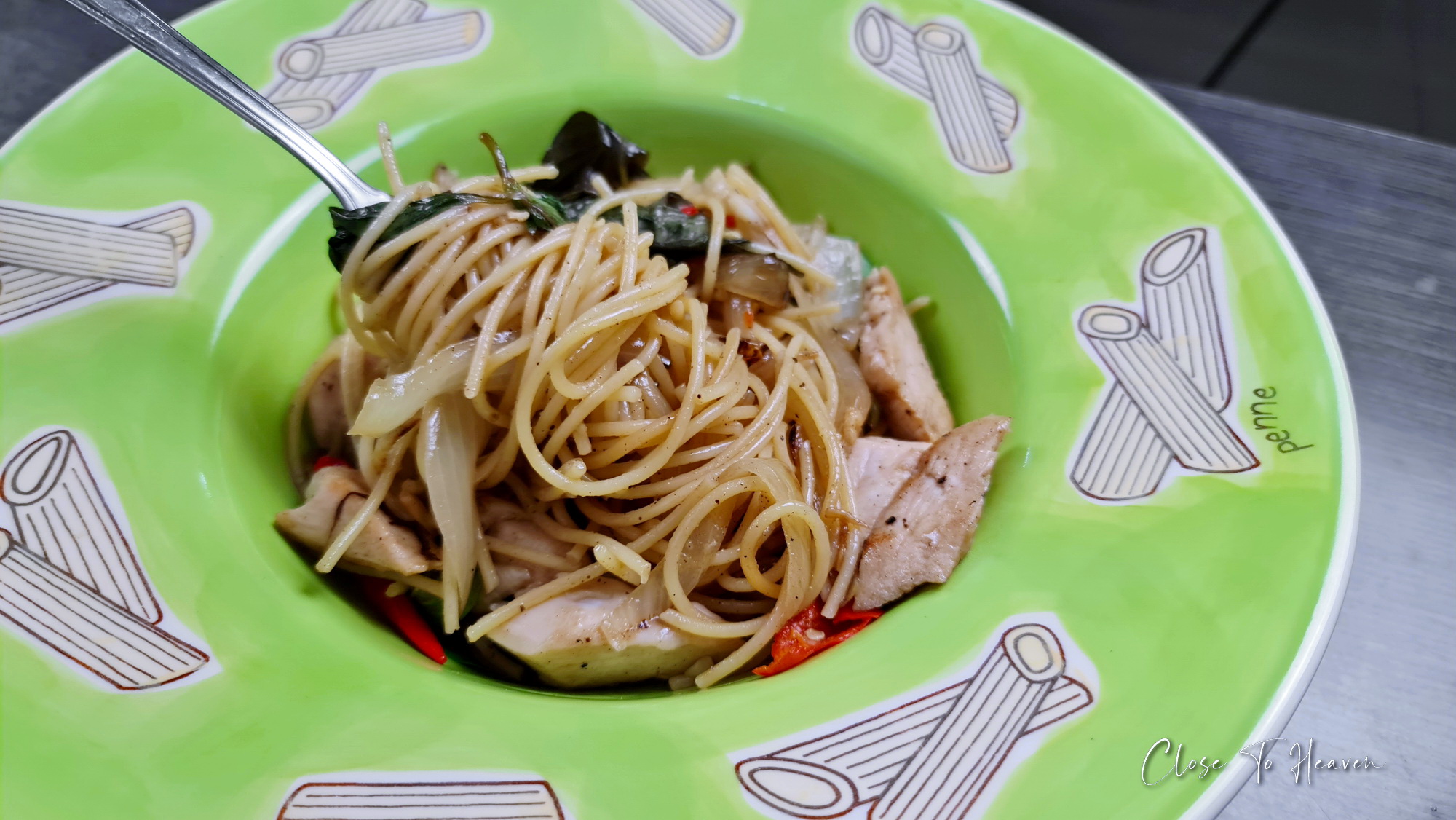 Spaghetti Aglio e Olio สปาเก็ตตี้ผัดกระเทียม น้ำมันมะกอก