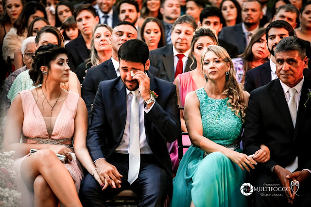 Sítio Geranium, Hyathama Pires, Multifocco, Leilah Cerqueira, casamento a céu aberto, casamento rústico, boho, decoração de casamento, decoração colorida, fotos românticas, foto com madrinhas, madrinhas iguais, Foto com padrinhos, noiva, noivo, altar, emoção, votos