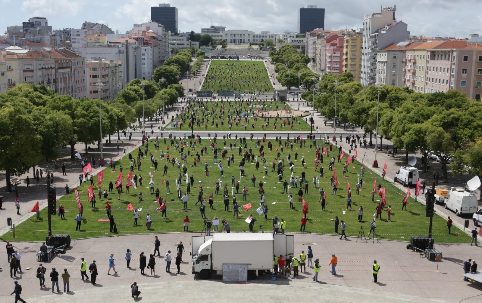 O cão que fuma... Não foi a CGTP que esteve na Alameda