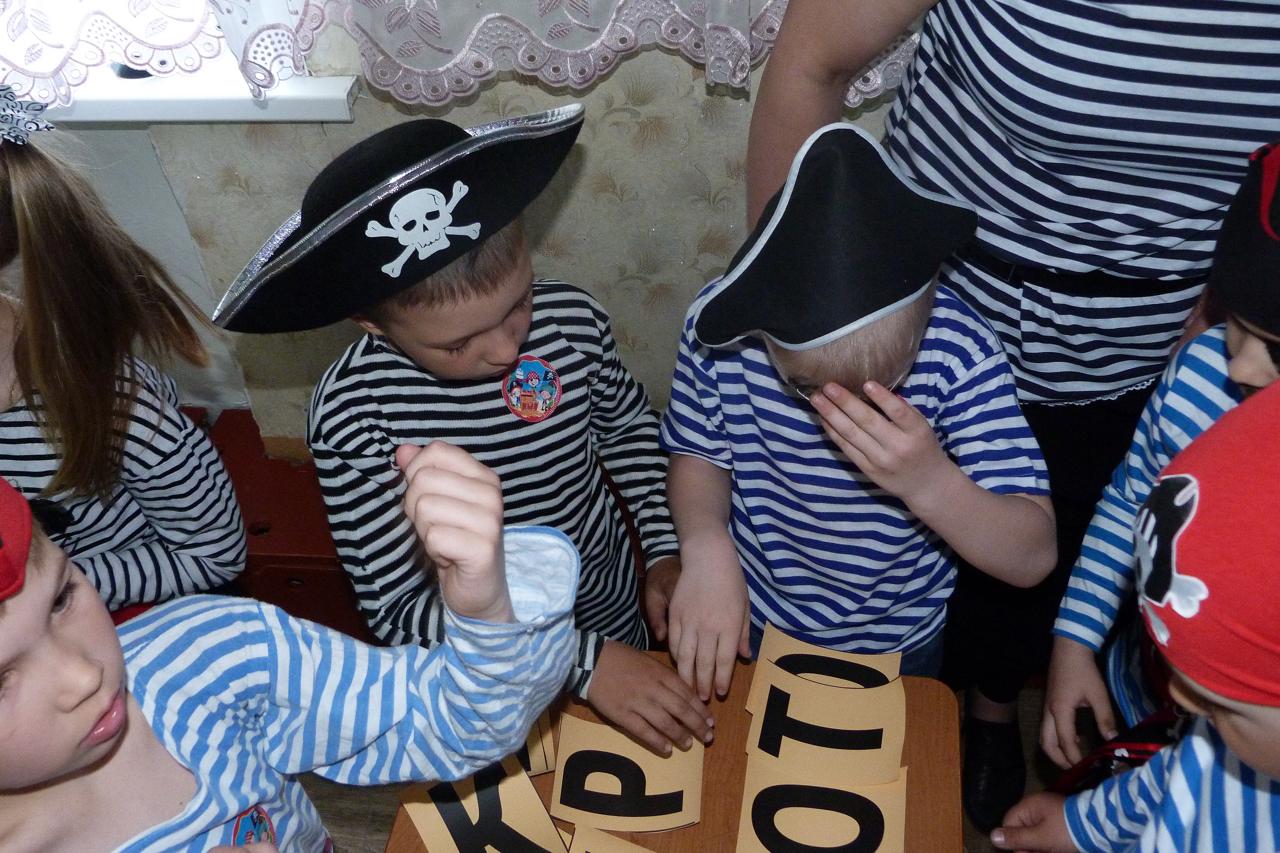 Пиратский праздник в детском саду. Праздник пиратов для детей. Пиратская вечеринка для детей. Детский праздник в стиле пиратов. Детский праздник в пиратском стиле.