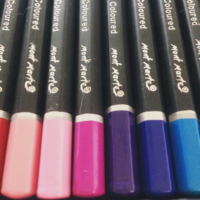 ادوات الرسم الوان خشبية من شركة مونت مارت تعلم الرسم