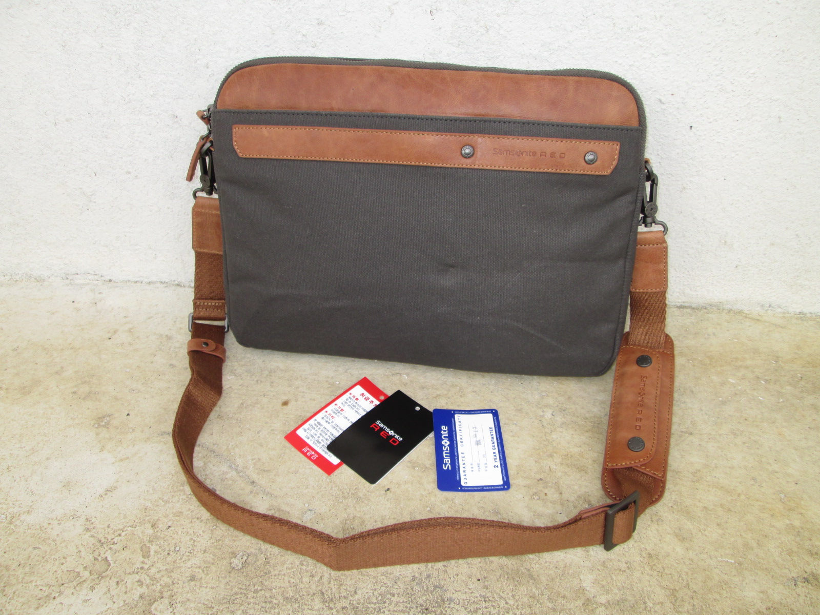 d0rayakEEbaG Authentic Samsonite RED Document Sling Bag(SOLD)