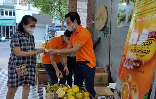 Mở “cửa hàng số” cho nông dân