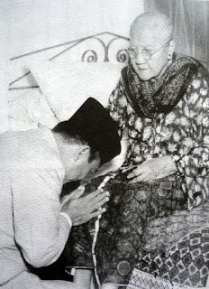 10 Tradisi Unik Lebaran yang Hanya Ada di Indonesia 10 Tradisi Unik Lebaran yang Hanya Ada di Indonesia