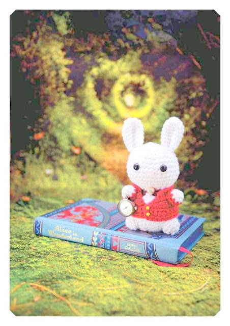 amigurumi white rabbit alice in wonderland crochet pattern