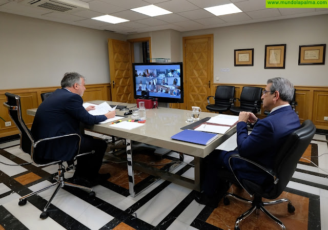 Ángel Víctor Torres aborda con las federaciones de islas y de municipios las necesidades específicas de Canarias