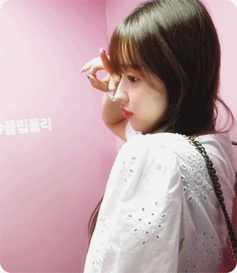 혼자 스티커 사진찍는 오마이걸 유아.gif | 인스티즈