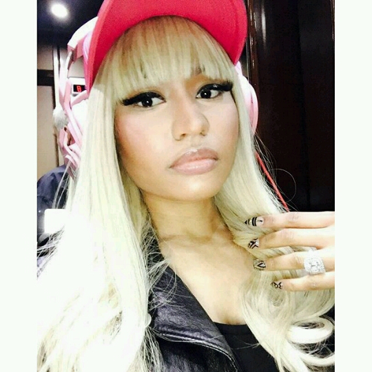 Nicki Minaj strikes ràunchy pose at Durban beach | AKIN BABATUNDE'S BLOG