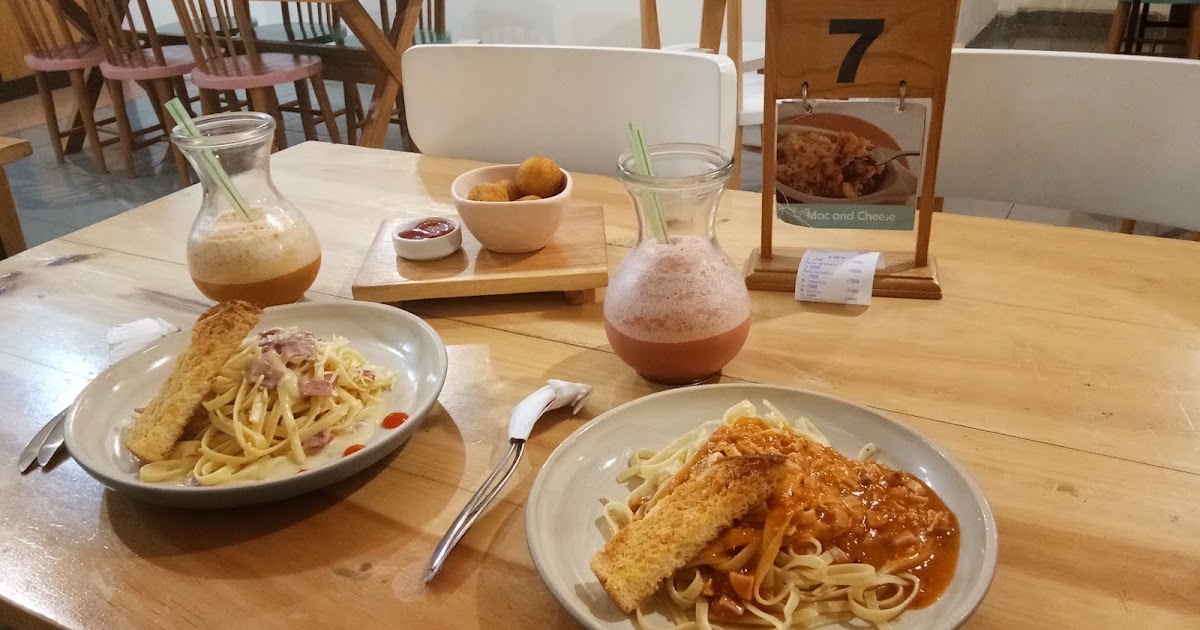 Spaghetti Carbonara vs Spaghetti Bolognese (Homeland Cafe and Eatery)