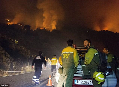 1 Photos: Man accidentally sparks wildfire in canary Islands after lighting "toilet paper"