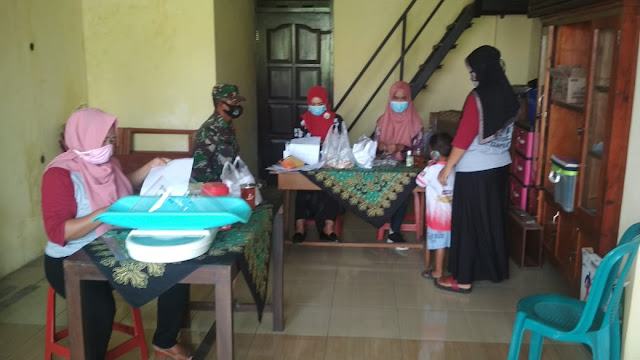 Babinsa Manisrenggo Lakukan Pendampingan Posyandu