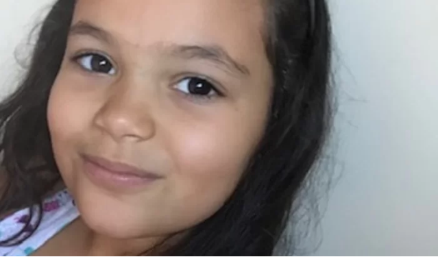 Juntos pela Yasmin - Família faz campanha na web para pagar cirurgia de criança diagnosticada com um tumor na hipófise Juntos pela Yasmin - Família faz campanha na web para pagar cirurgia de criança diagnosticada com um tumor na hipófise