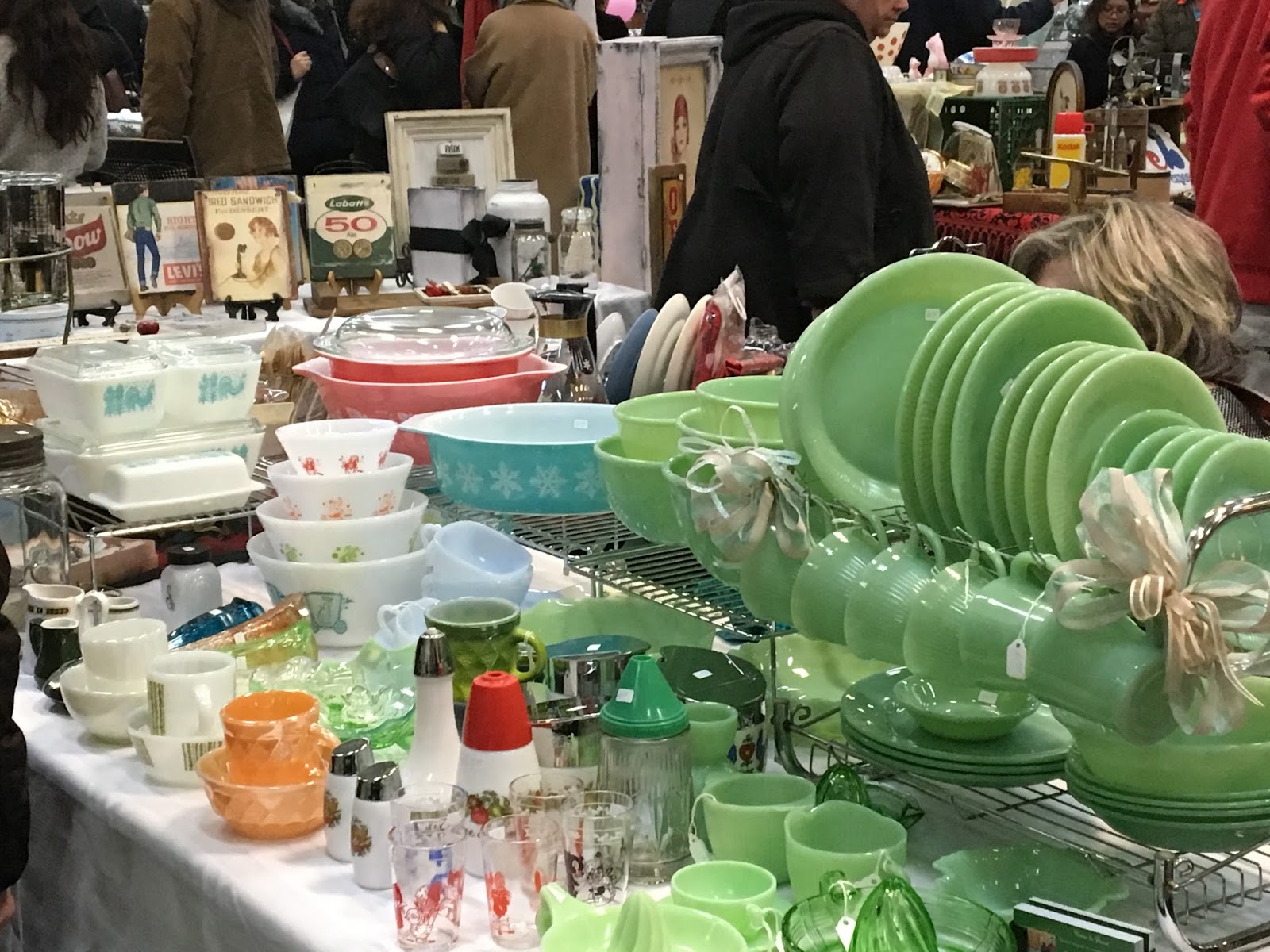 Vonlipi's Favorites Christmas Flea Market