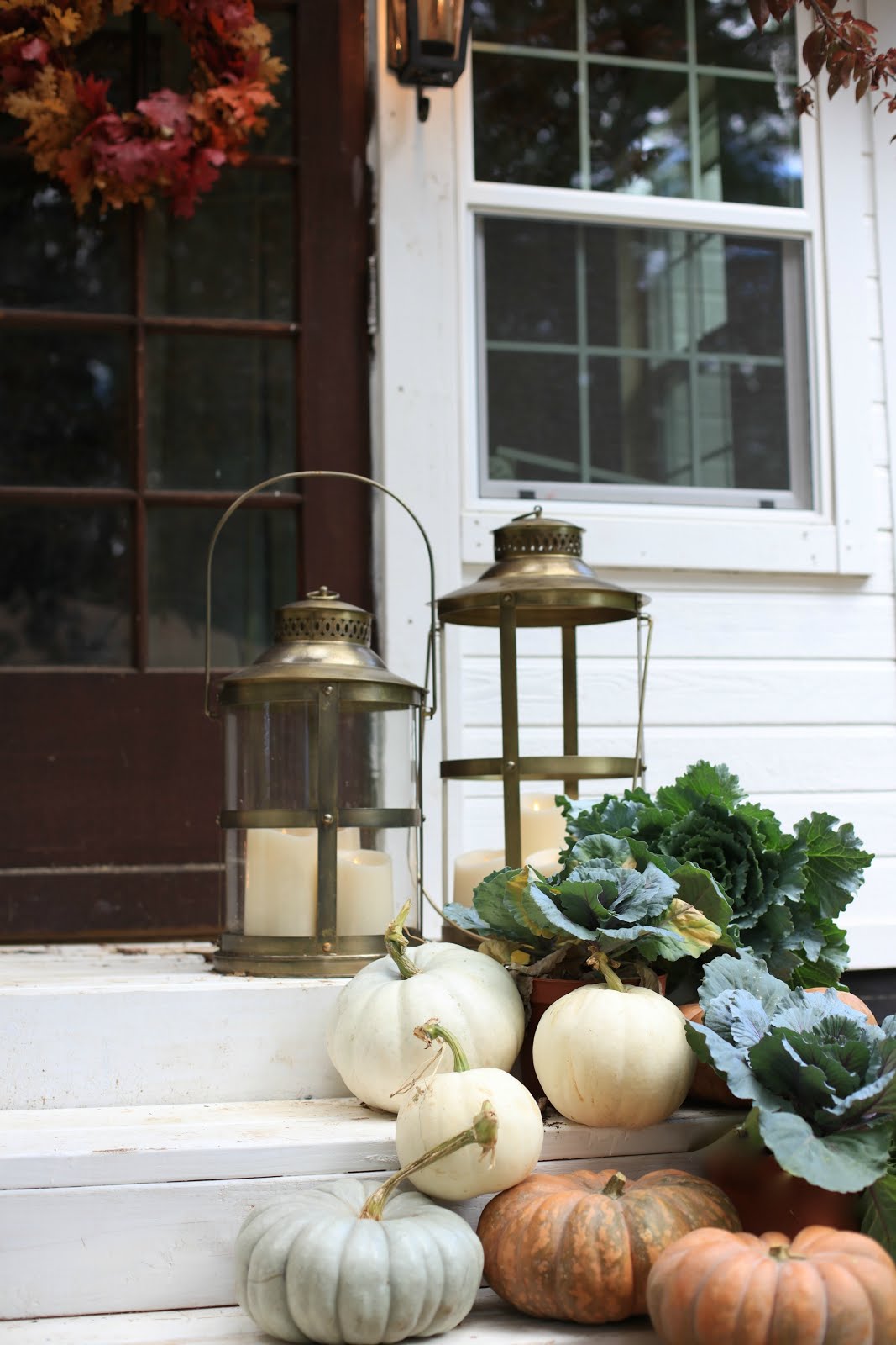 Natural decorating- pumpkins, leaves & lanterns porch - French Country ...