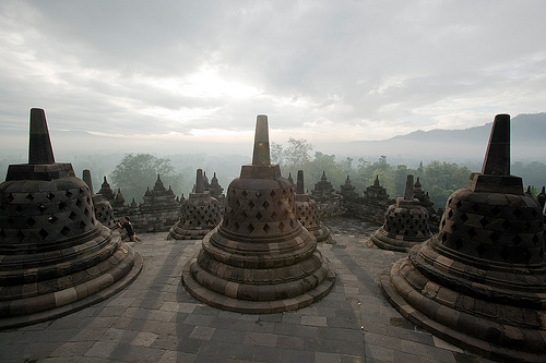 [Image: Borobudur+Time+Travel+Bells+Die+Glocke+D...1ba0c7.jpg]