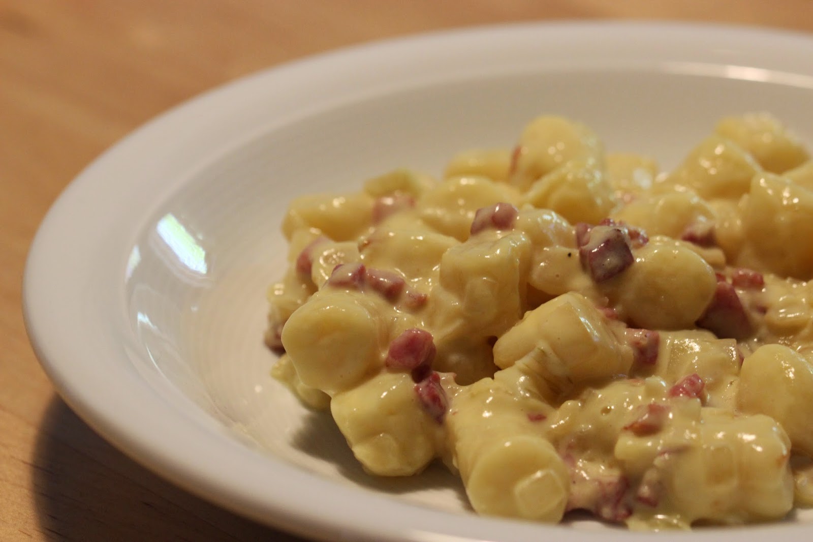 Leckereien aus der (Mini-)Küche: Gnocchis mit Schinkenwürfeln in Senfsoße