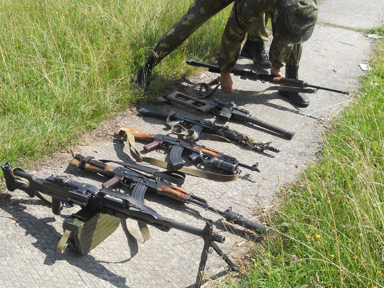 оружия разведки. тепловизионный прицел российской армии шахин. оружие разведчика. снайпер с всс винторез. снайпер ссо рф на украине.