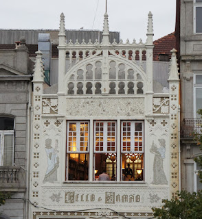 Livraria Lello: uma das mais belas e interessantes do mundo Matéria Livraria Lello - BLOG LUGARES DE MEMÓRIA - Foto Chris