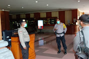 Kabag Ops Wayan Suana Cek Personil Jaga Perkantoran