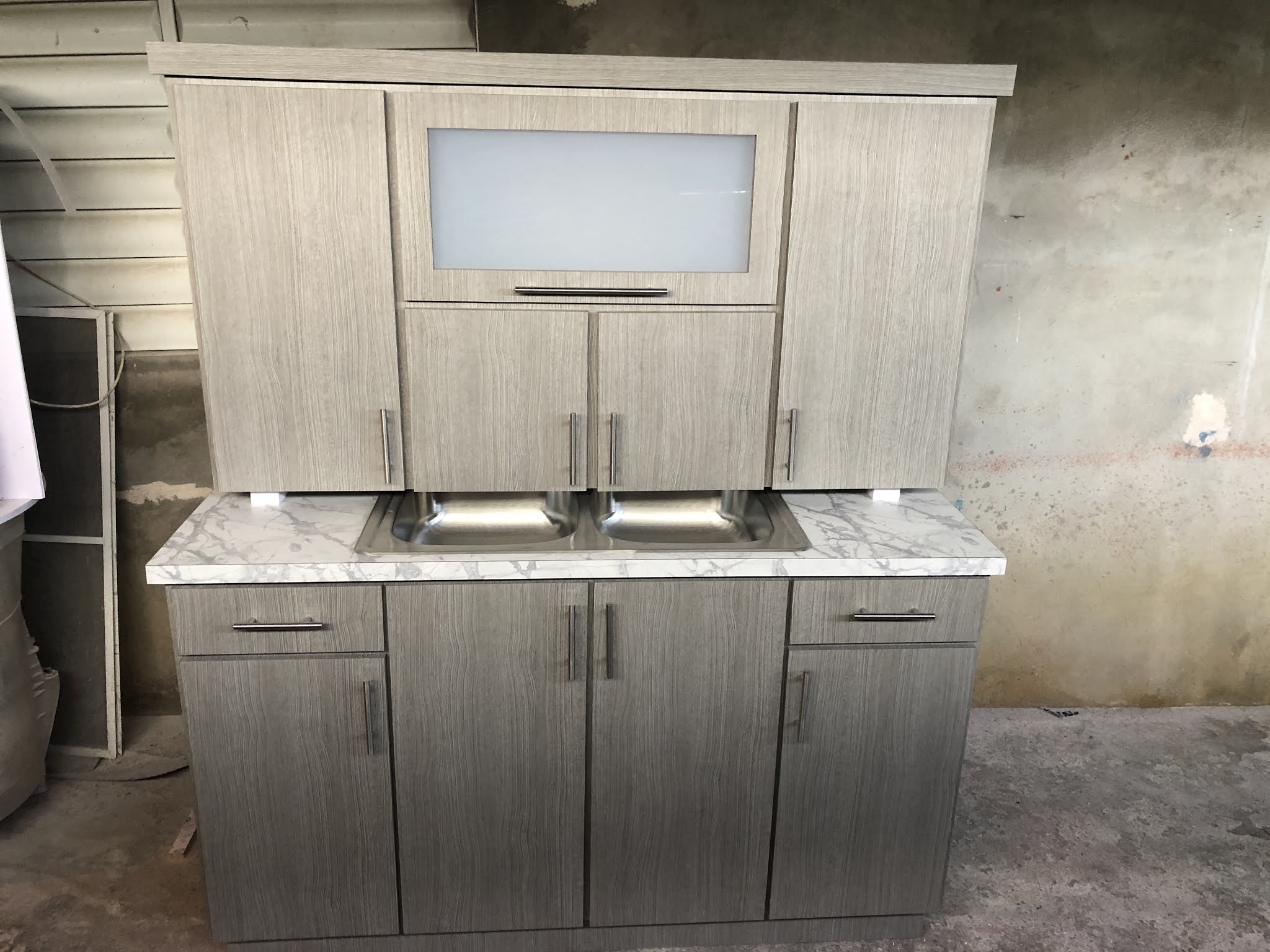 Gabinete en pvc de 5 pies color madera clara