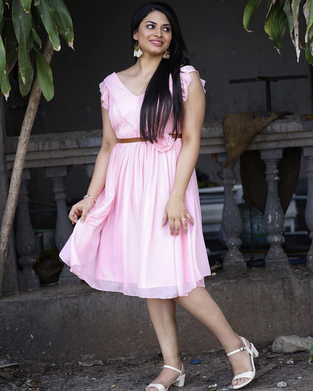 South Indian Tv Anchor Model Meghana Photoshoot In Pink Top Navel Queens 