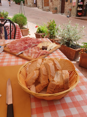 Italiaanse lunch in Certaldo