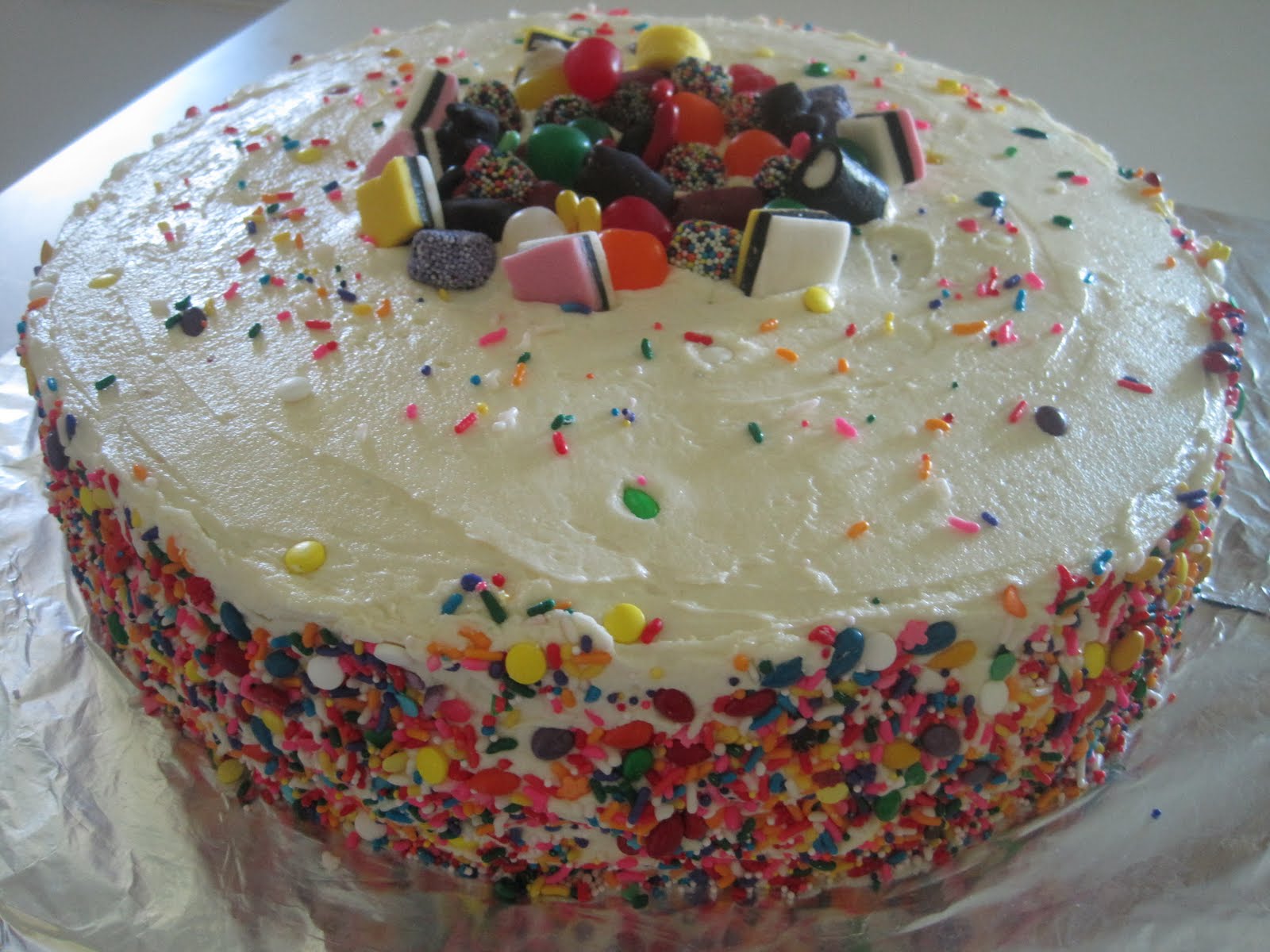 I Heart Cakes Giant Gummy Bear