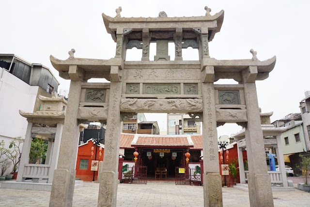 Travel La Vita 台南夜間景點推薦|全台唯一風神廟~周鍊燈光大師的減光藝術與許荷西的風神像