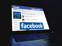 Manfaat dan bahaya facebook by Penerbad