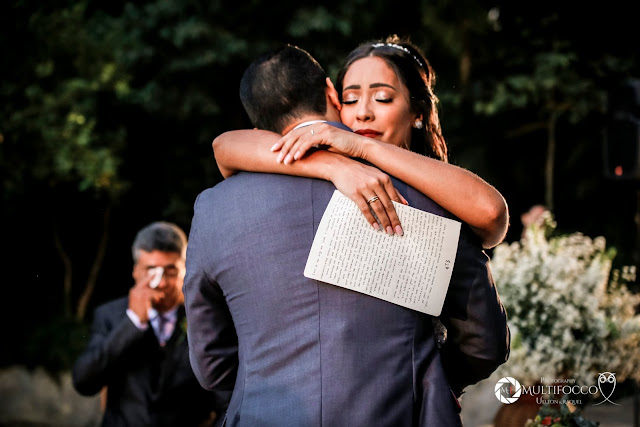Sítio Geranium, Hyathama Pires, Multifocco, Leilah Cerqueira, casamento a céu aberto, casamento rústico, boho, decoração de casamento, decoração colorida, fotos românticas, foto com madrinhas, madrinhas iguais, Foto com padrinhos, noiva, noivo, altar, emoção, votos