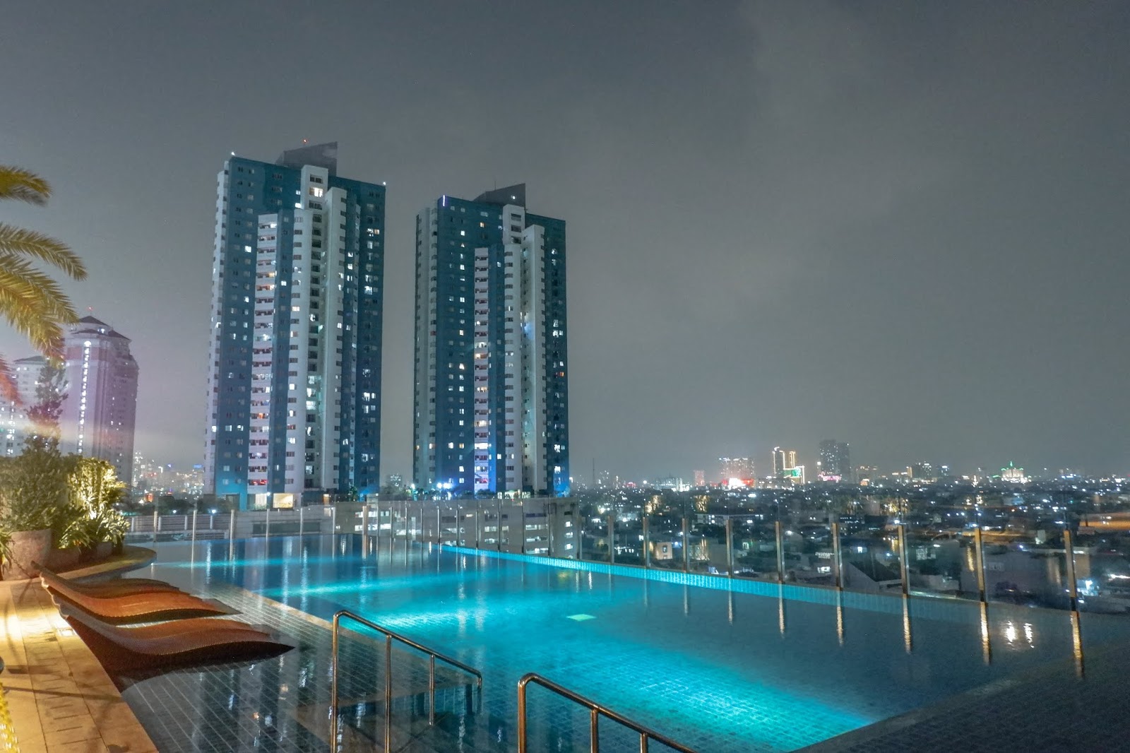 Menikmati Pemandangan Kota Jakarta dari Holiday Inn & Suites Jakarta