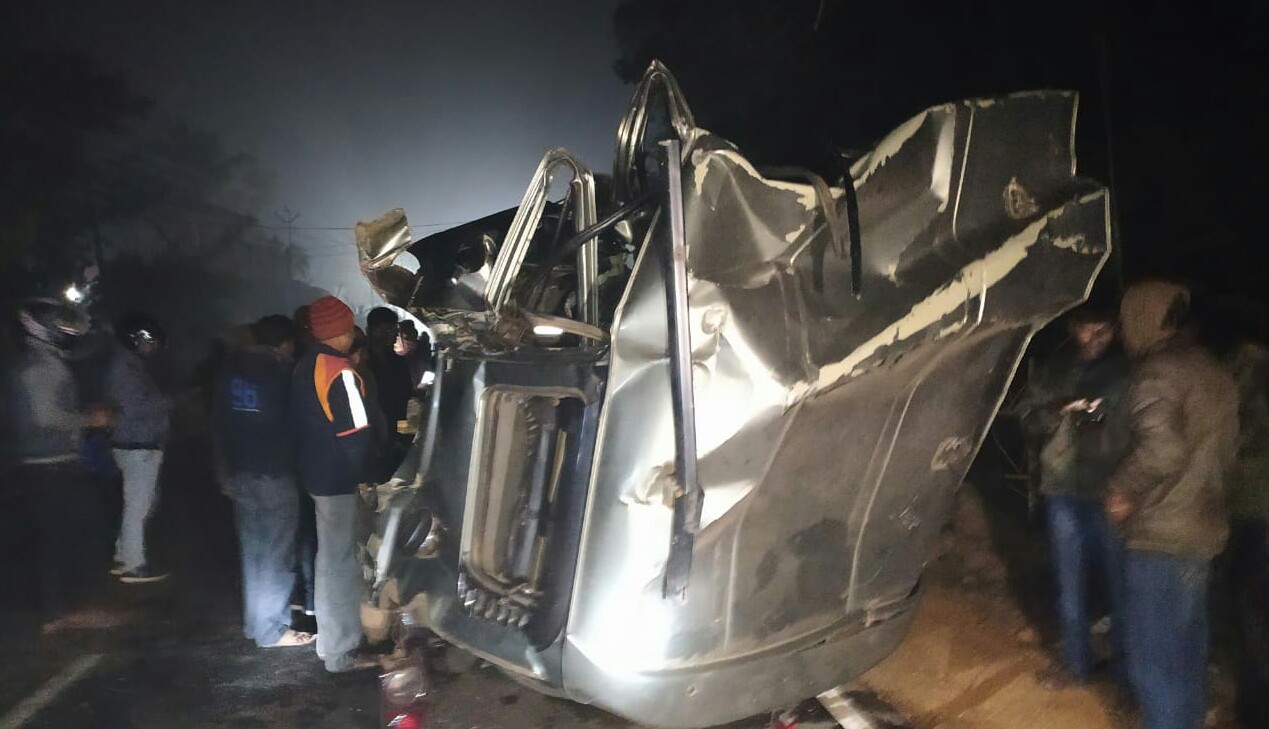 ফের কুয়াশার বলি ২,দিঘা যাওয়ার পথে ভয়ংকর দুর্ঘটনায় মৃত কলকাতা পুলিশের কর্মী সহ ২ 2 ফের কুয়াশার বলি ২,দিঘা যাওয়ার পথে ভয়ংকর দুর্ঘটনায় মৃত কলকাতা পুলিশের কর্মী সহ ২