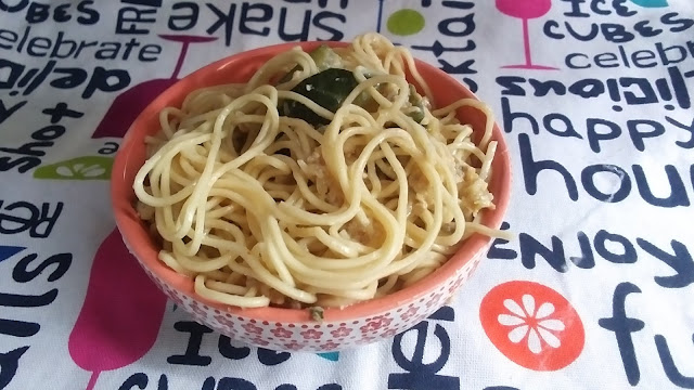 Noodles con revuelto de atún y calabacín