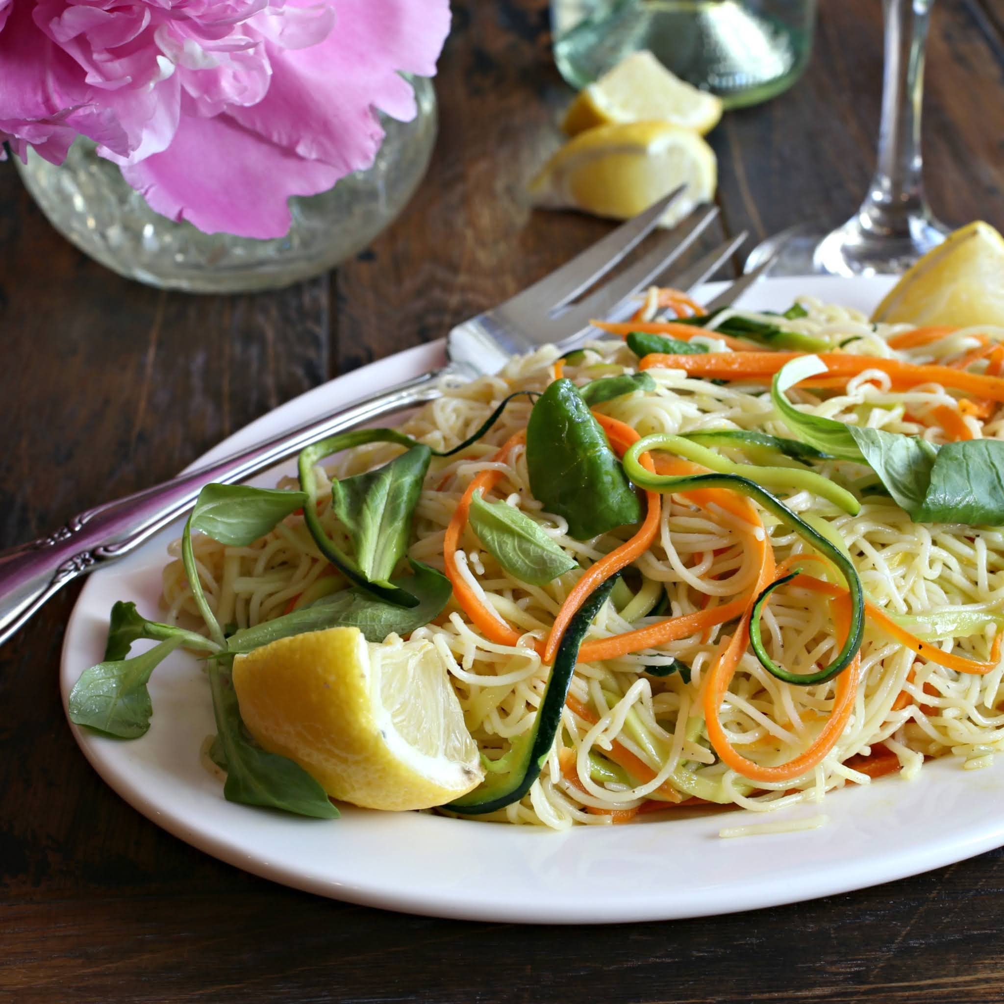 Recipe for a pasta dish with carrots and zucchini, flavored with olive oil and lemon zest.