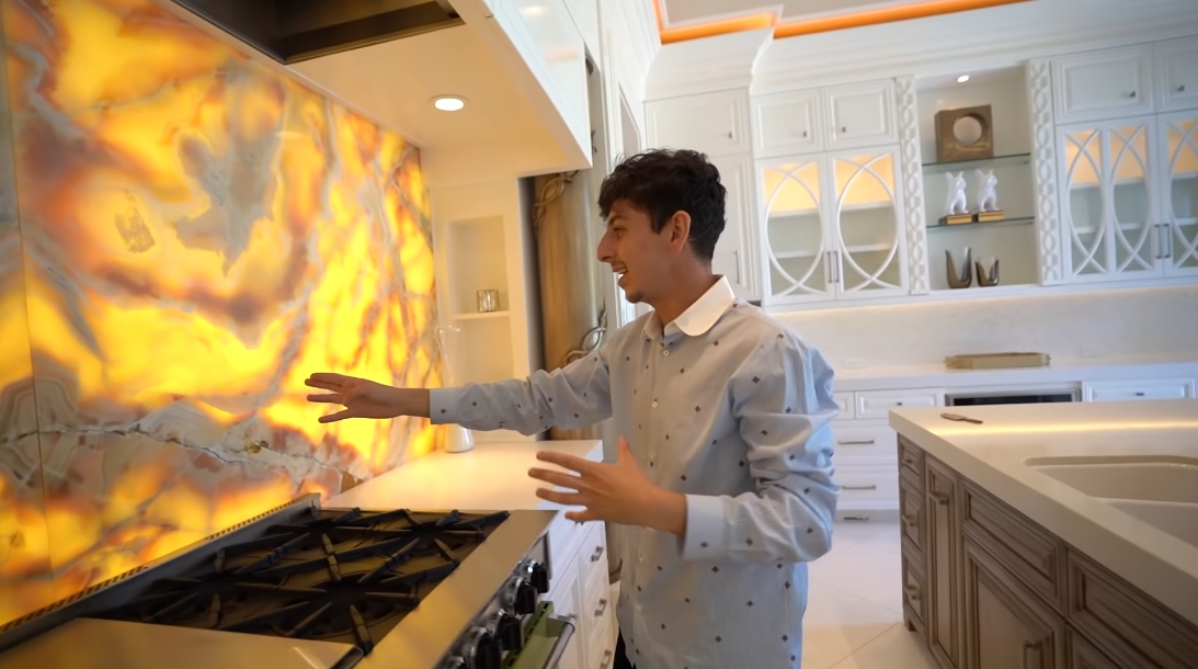 43 Interior Design Photos vs. FaZe Rug's New Luxury Mansion Tour In 2020