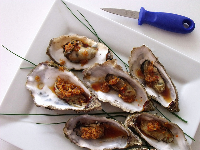 STRIDII CALDE CU DRESSING IN STIL ASIATIC(WARM OYSTERS  WITH A  DRESSING ASIAN STYLE )